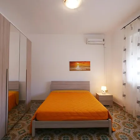 A 20 Metri Dalla Торре-Лапилло